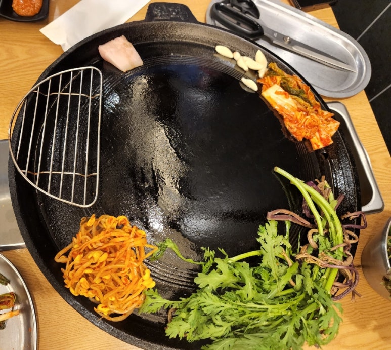 맛있다솥뚜껑삼겹살 이미지