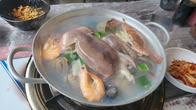 해물왕창손칼국수조개전골 이미지