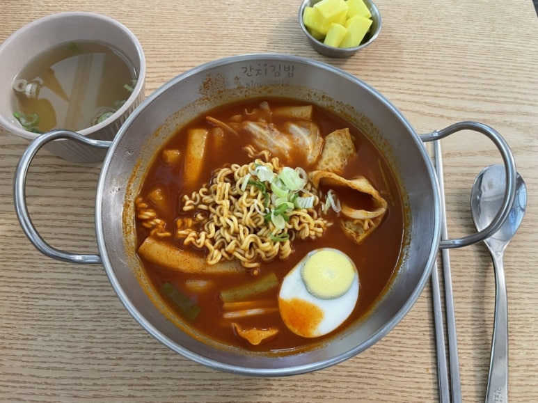 간지떡볶이돈까스 이미지