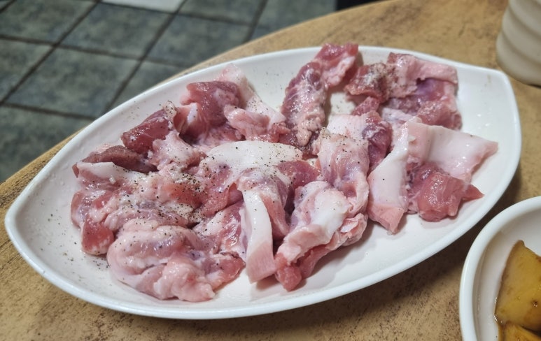연일 뒷통 이미지