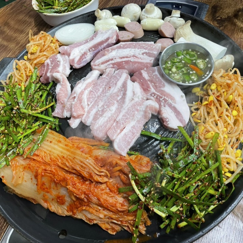 정원복돼지 이미지