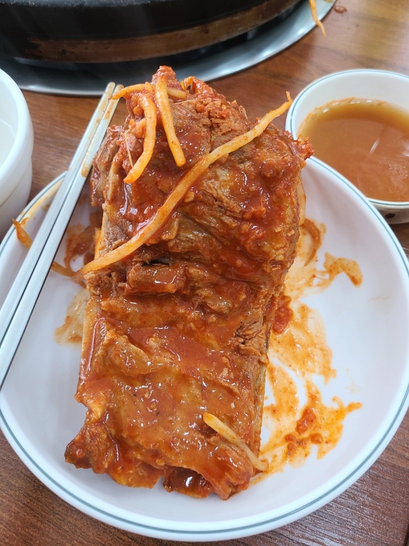 돌솟해물뼈찜 이미지