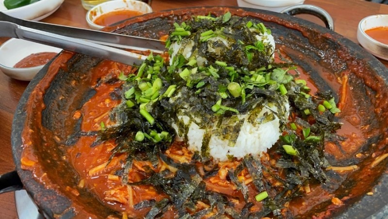 돌솟해물뼈찜 이미지