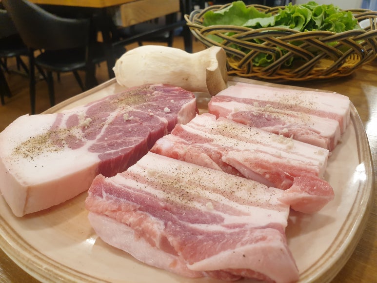 지리산꺼먹돼지 이미지