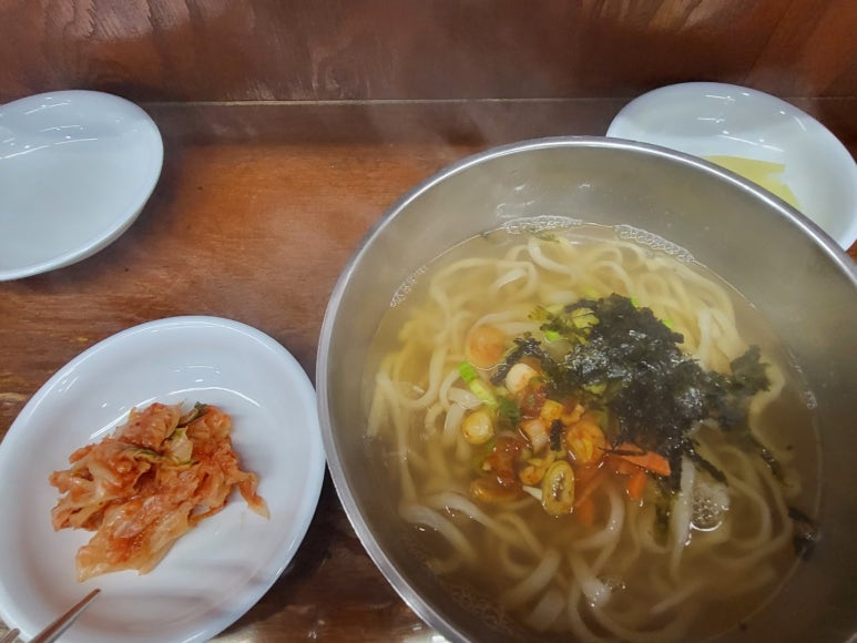 멸치칼국수·만둣국 이미지