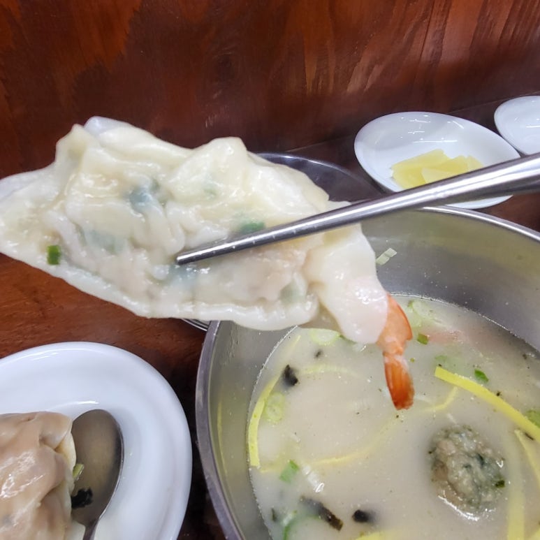 멸치칼국수·만둣국 이미지