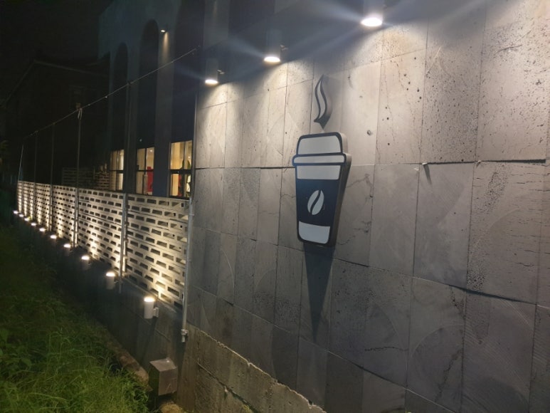 창원커피래빗홀 이미지