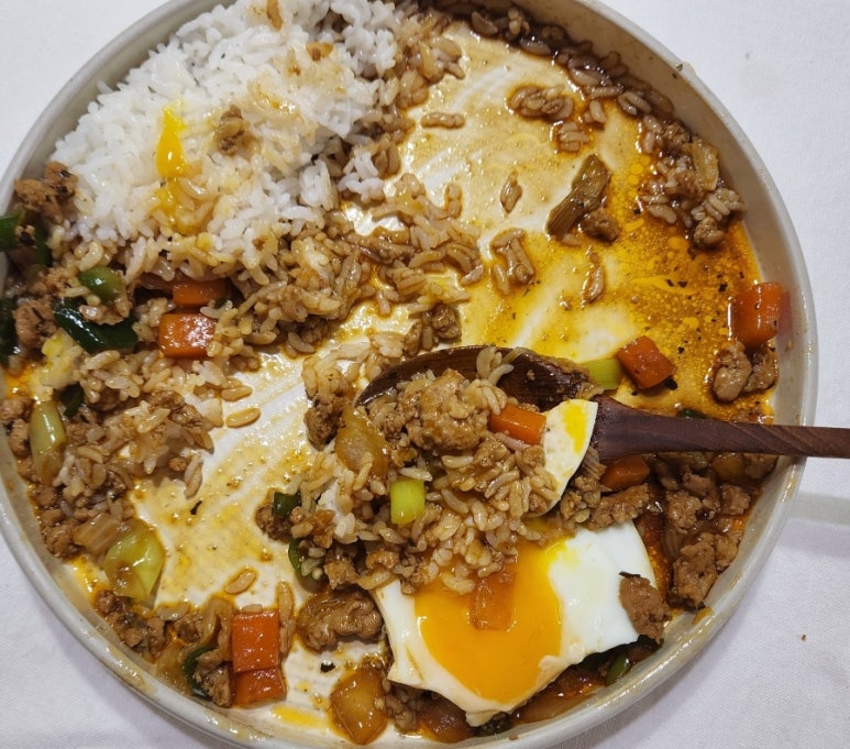 꼬꼬계란덮밥 이미지