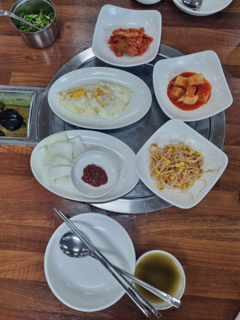 암소와꽃돼지 이미지