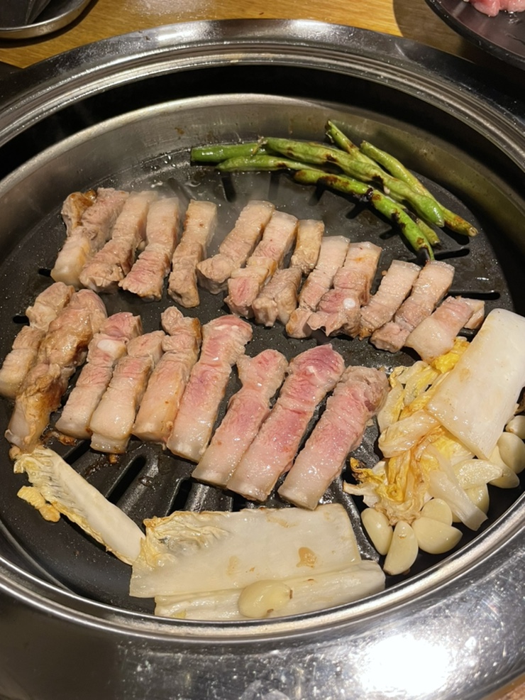 솥뚜껑오겹살 이미지