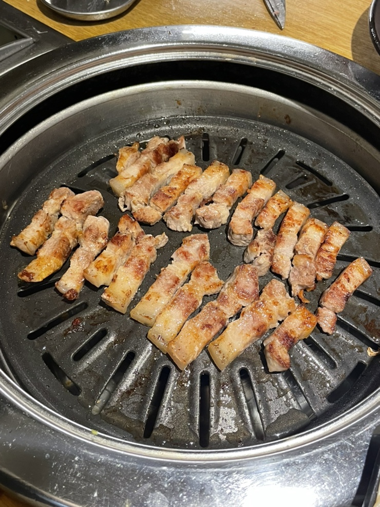 솥뚜껑오겹살 이미지