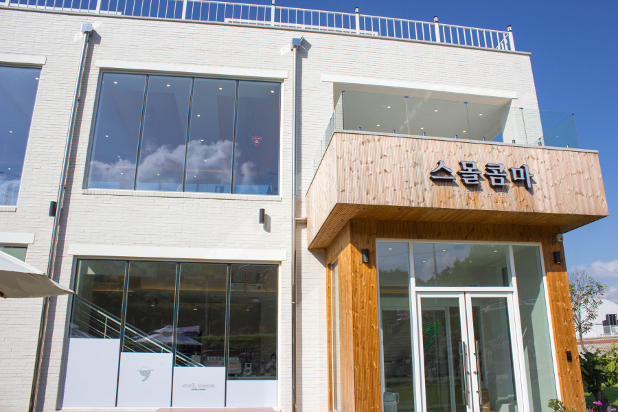 카페콤마 이미지