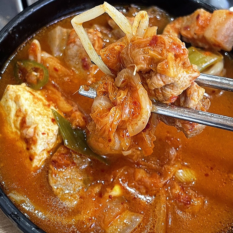 양푼이통돼지김치찌개 이미지