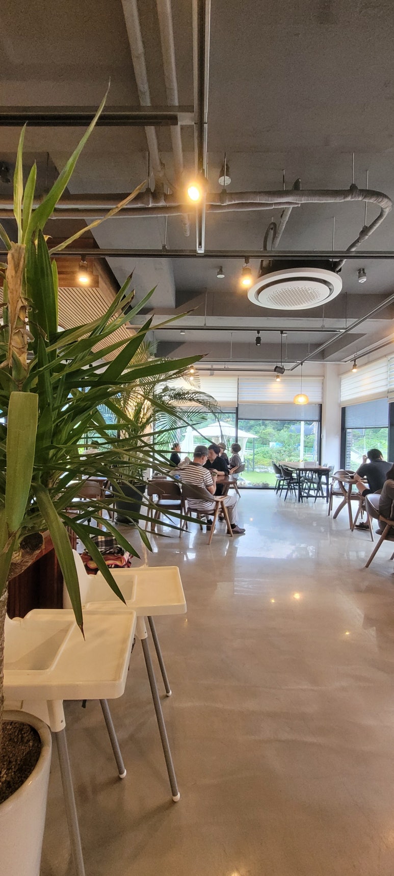 카페바라봄 이미지