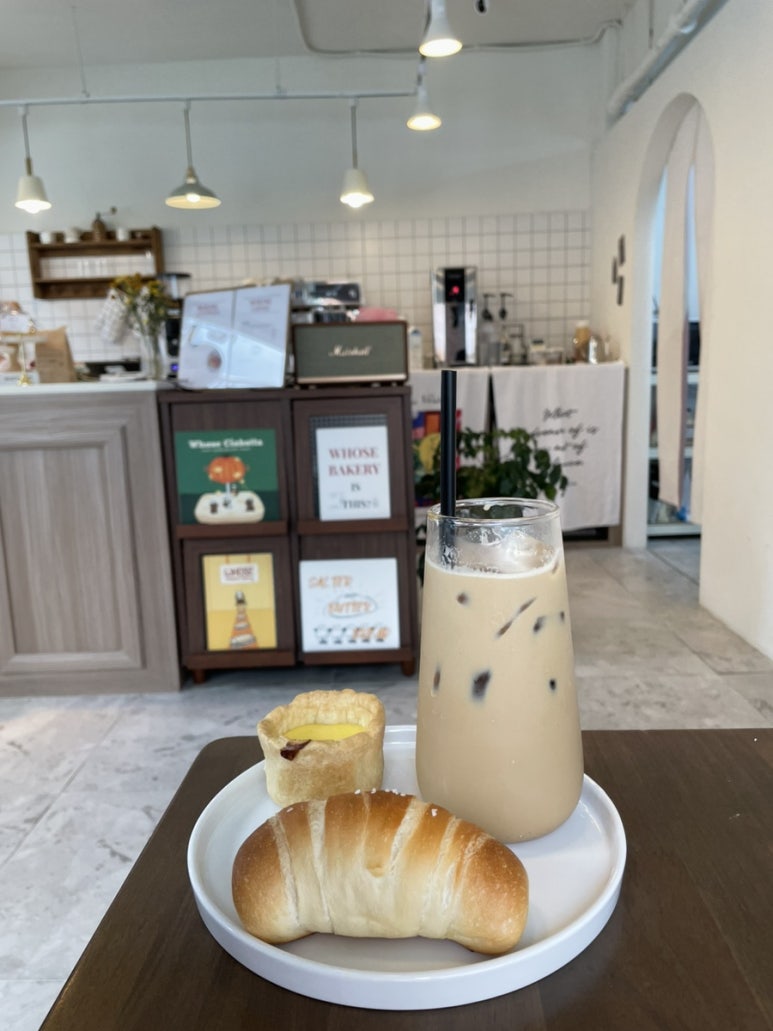 whose bakery(후즈 베이커리) 이미지