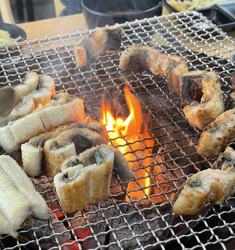 황금산숯불장어 이미지