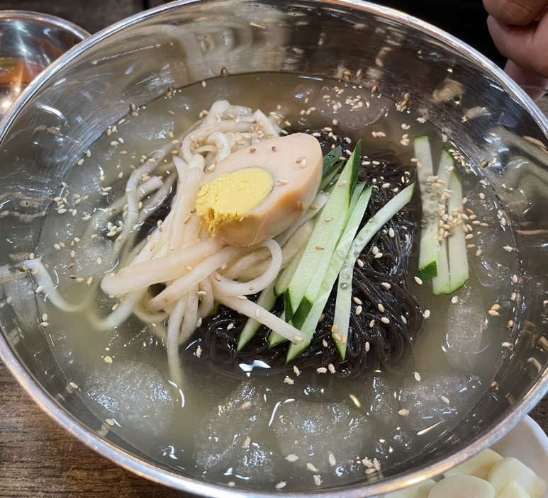 묵고갈래솥뚜껑삼겹살 이미지