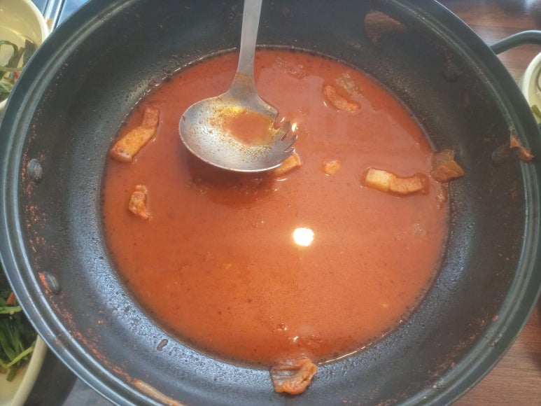 뚠뚠돼지김치찌개 이미지