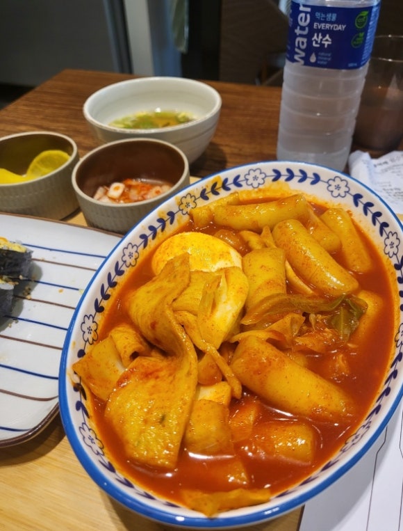 준수한 김밥 이미지