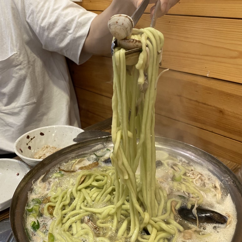 삐뚤이칼국수 이미지