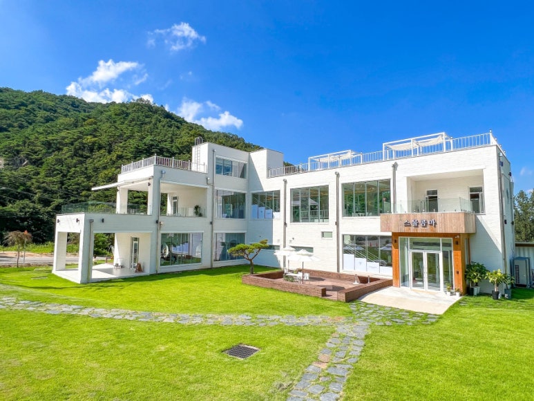 카페콤마 이미지