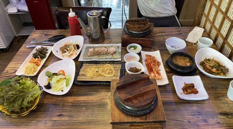 산아래보쌈，칼국수 이미지
