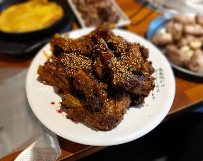 술이술술생고기육회신 이미지