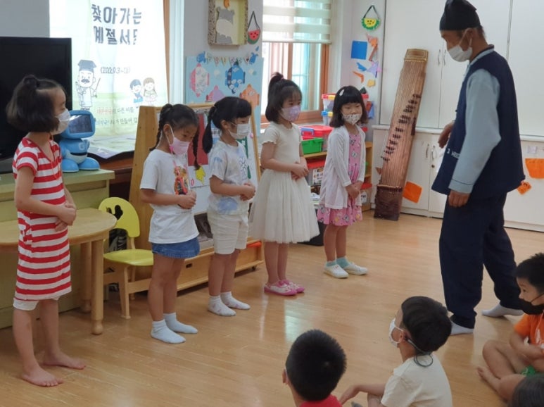 소나무 유치원 이미지