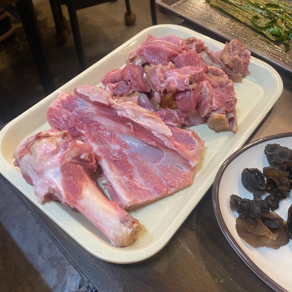 원시다자숯불양다리구이 이미지