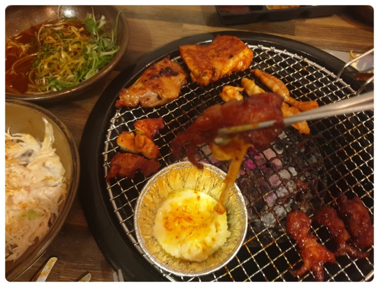 숯불에 구운닭 이미지
