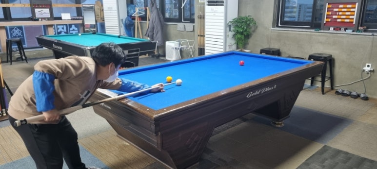공때려당구장 이미지