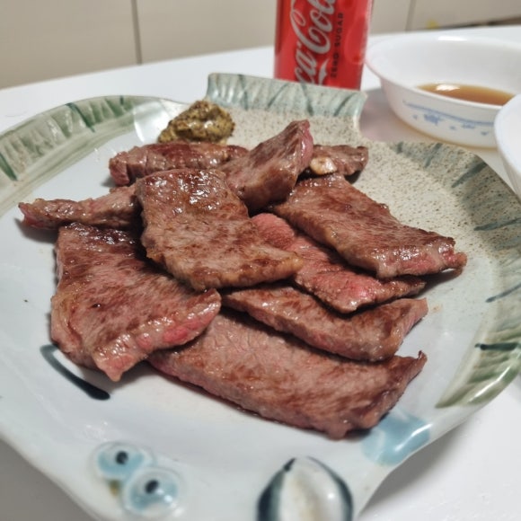 육식청년 이미지