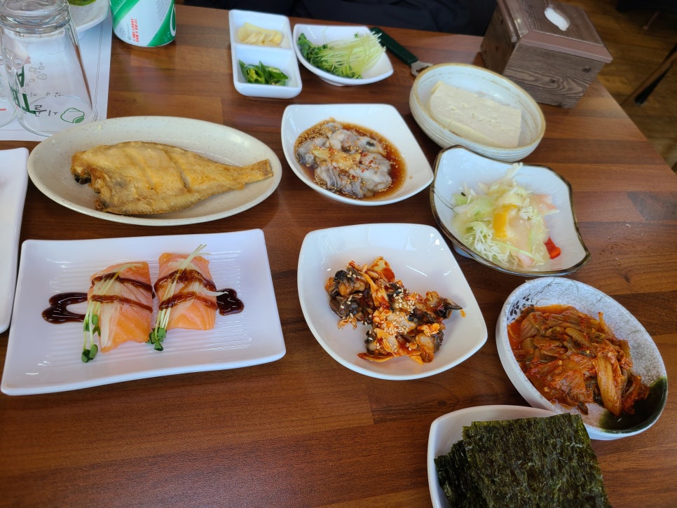 우렁이쌈밥집 이미지