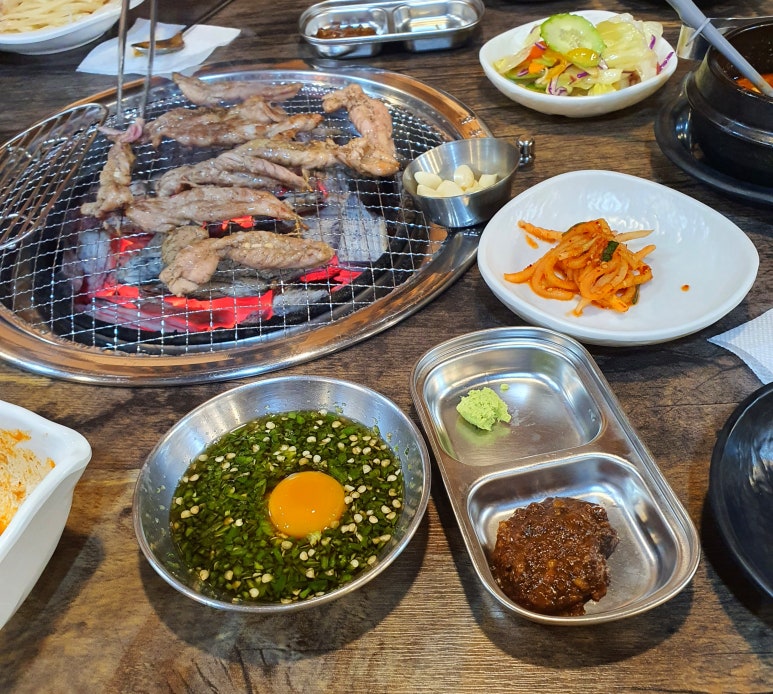 돈이랑꼬꼬랑 이미지