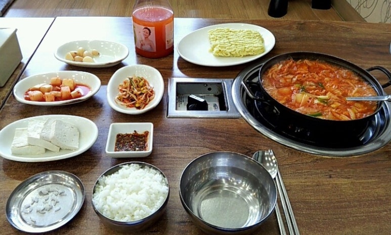 통돼지 두루치기 김치찌개 전문점 이미지