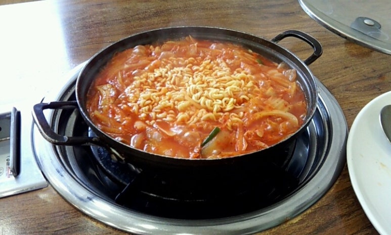 통돼지 두루치기 김치찌개 전문점 이미지