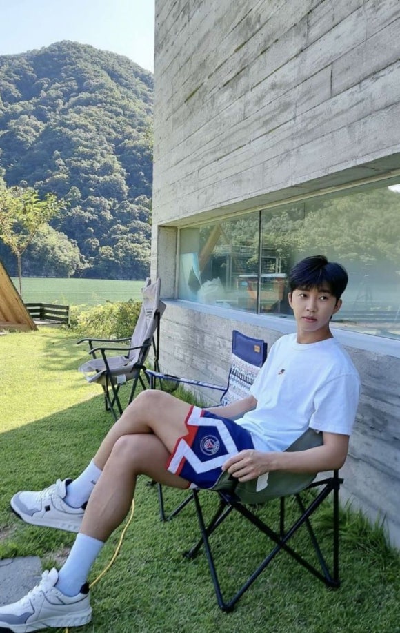 커피 내리는 남자 이미지