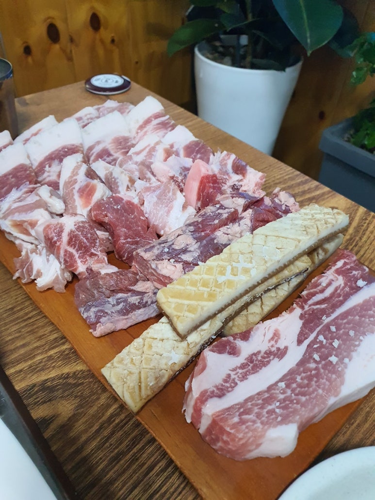 숯불생고기 이미지