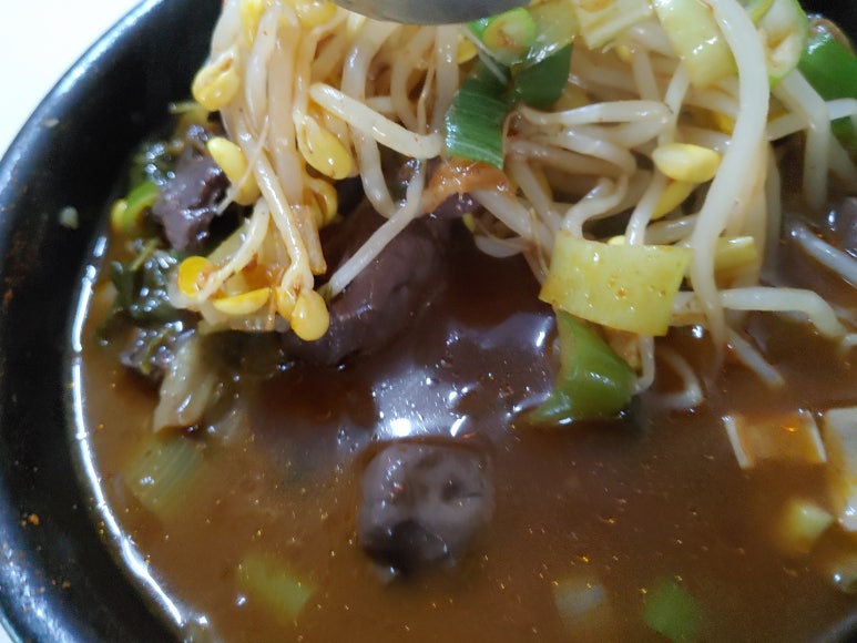 잔치집국수 이미지