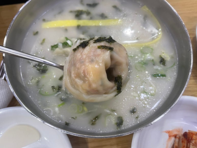 멸치칼국수·만둣국 이미지