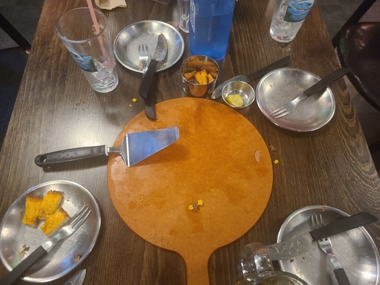 맥주를구한피자 구서점 이미지