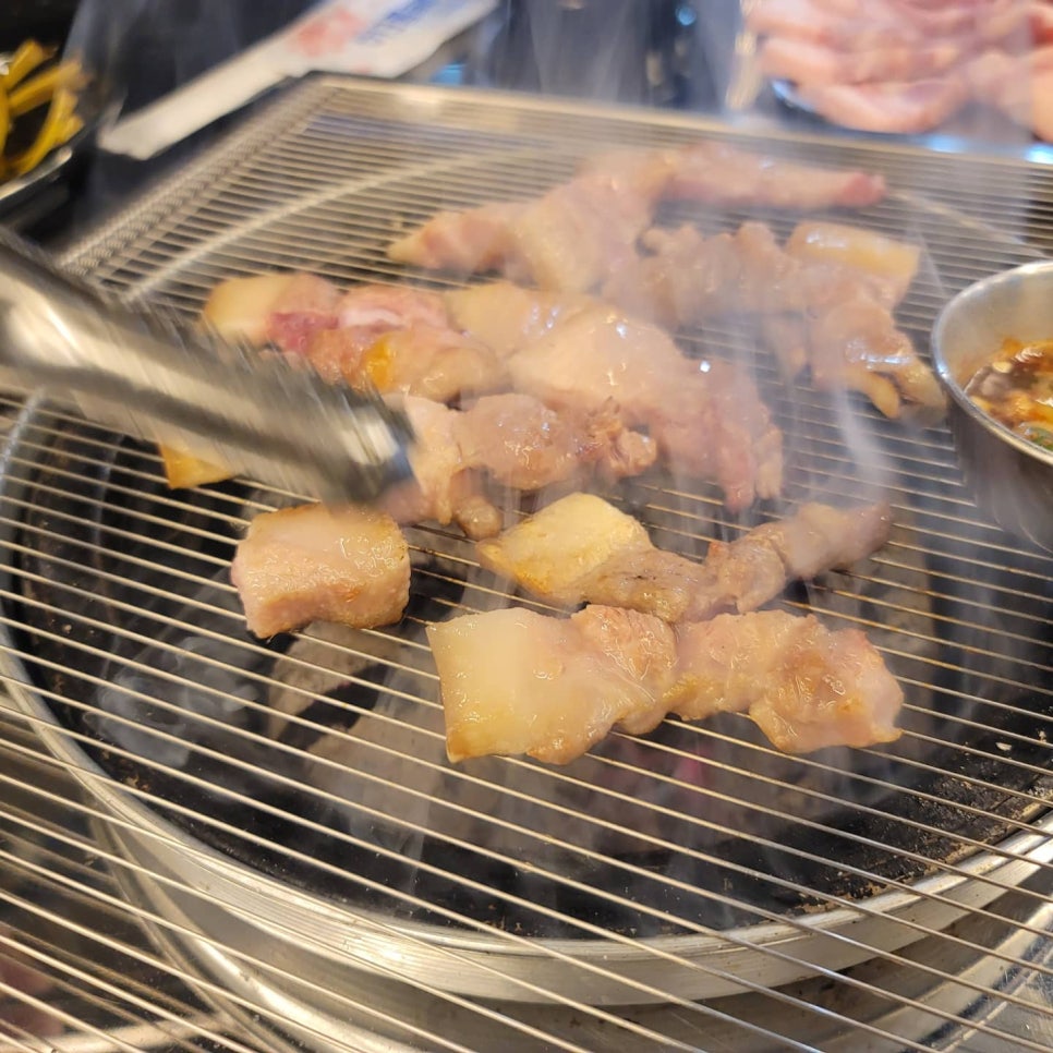 빼돌린숯불뒷고기 이미지