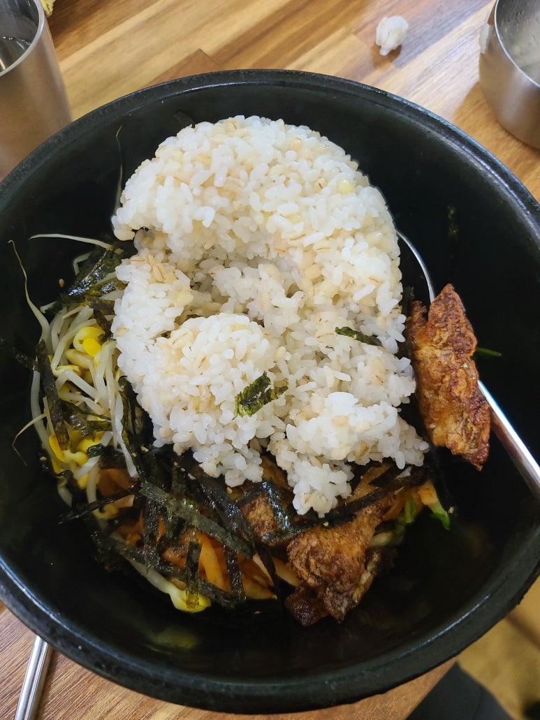뚝배기보리밥 이미지