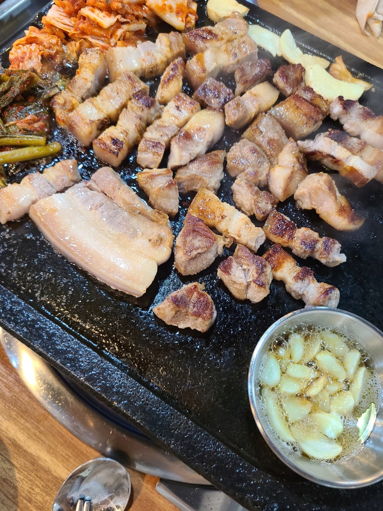 돌판돼지 이미지