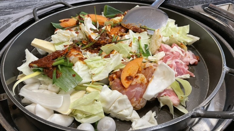 진성닭갈비.신라찜닭.김형우족발 이미지