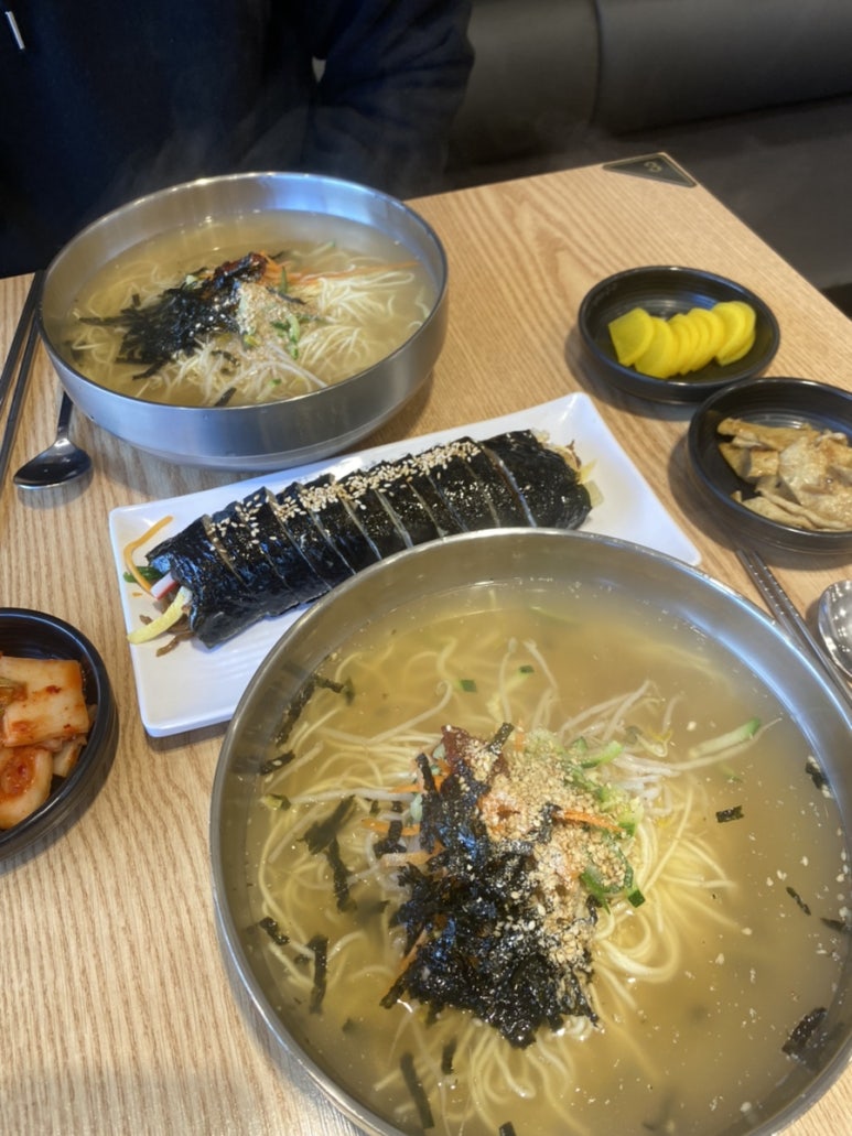 뚱김밥과국수 이미지