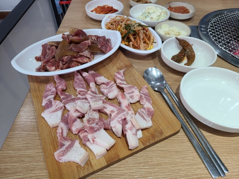 갈매기살앤뒷고기 이미지