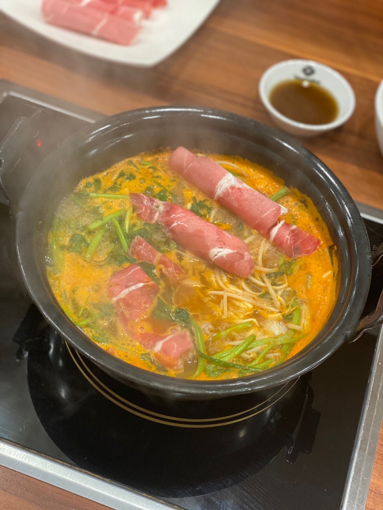샤브샤브버섯칼국수 이미지
