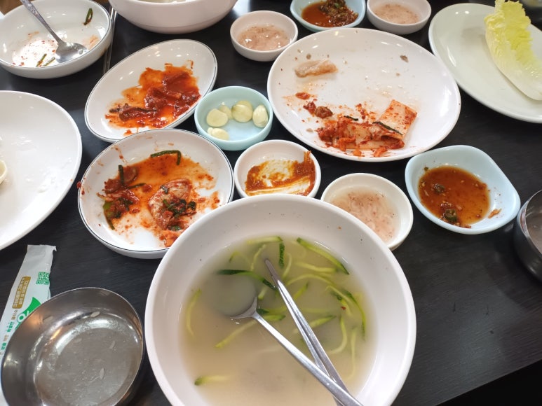 훼미리손칼국수;보쌈 이미지