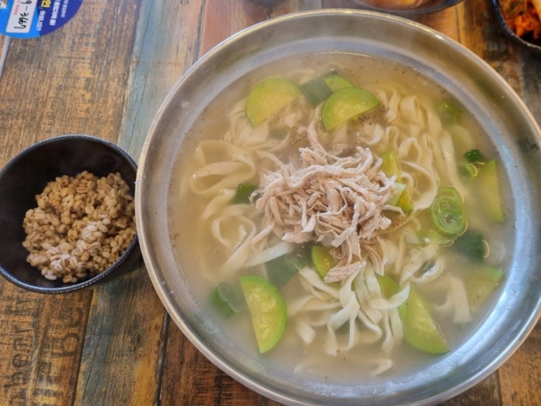 수란손칼국수 이미지
